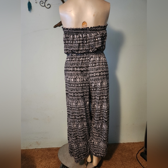 Triple pattern sleeveless romper (with pockets!) - Picture 2 of 5